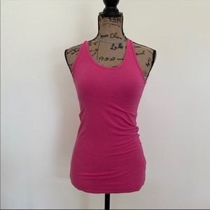 Bundle of 2 tank tops and 2 sports bras